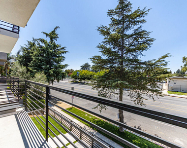 6702 Balboa Boulevard - Photo Thumbnail 20