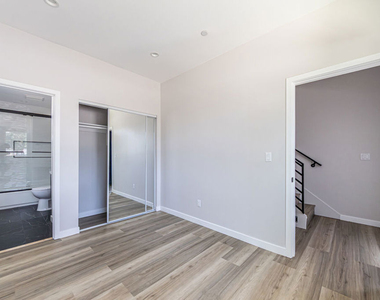 6702 Balboa Boulevard - Photo Thumbnail 15