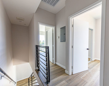 6702 Balboa Boulevard - Photo Thumbnail 22