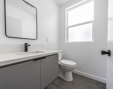6702 Balboa Boulevard - Photo Thumbnail 19