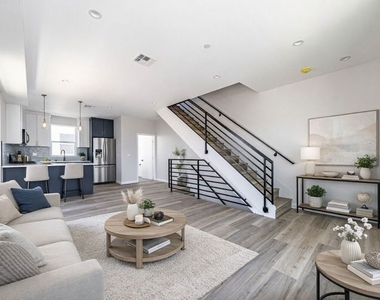 6702 Balboa Boulevard - Photo Thumbnail 1