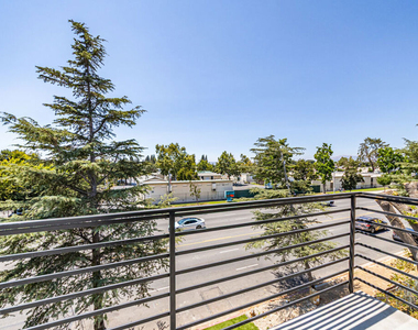6702 Balboa Boulevard - Photo Thumbnail 11