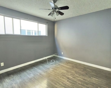 837 S Ardmore Avenue - Photo Thumbnail 7