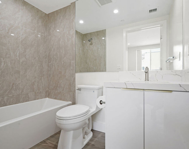 11042 La Maida Street - Photo Thumbnail 16