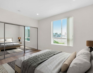 11042 La Maida Street - Photo Thumbnail 13