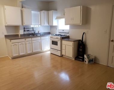 826 S Park View Street - Photo Thumbnail 2