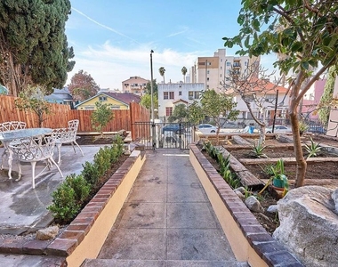 826 S Park View Street - Photo Thumbnail 10