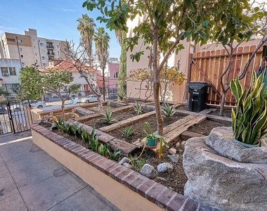 826 S Park View Street - Photo Thumbnail 11