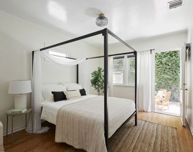 938 N Wetherly Drive - Photo Thumbnail 8
