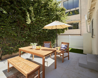 938 N Wetherly Drive - Photo Thumbnail 10
