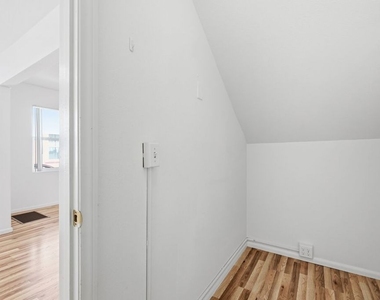 3611 W 4th Street - Photo Thumbnail 12