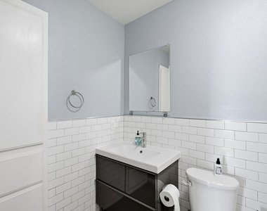 3611 W 4th Street - Photo Thumbnail 7