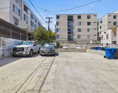 3611 W 4th Street - Photo Thumbnail 13