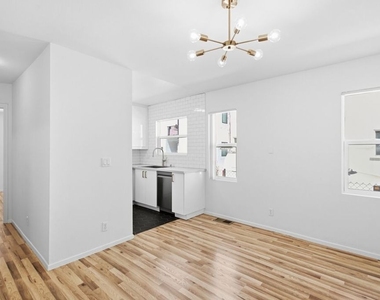 3611 W 4th Street - Photo Thumbnail 3