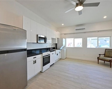 7929 Blackburn Avenue - Photo Thumbnail 2