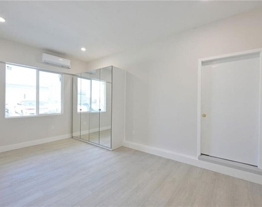 7929 Blackburn Avenue - Photo Thumbnail 6