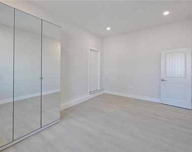 7929 Blackburn Avenue - Photo Thumbnail 5