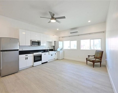 7929 Blackburn Avenue - Photo Thumbnail 4