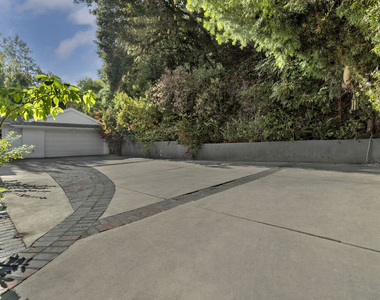 2761 Hutton Drive - Photo Thumbnail 4