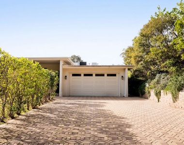 1845 Loma Vista Drive - Photo Thumbnail 3