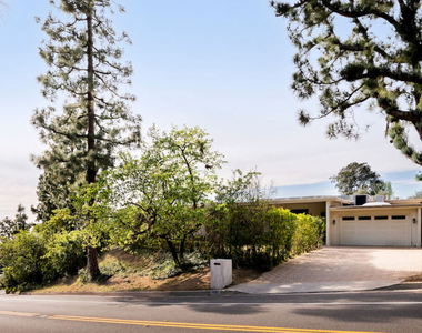 1845 Loma Vista Drive - Photo Thumbnail 1
