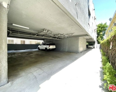 922 N Hudson Avenue - Photo Thumbnail 15