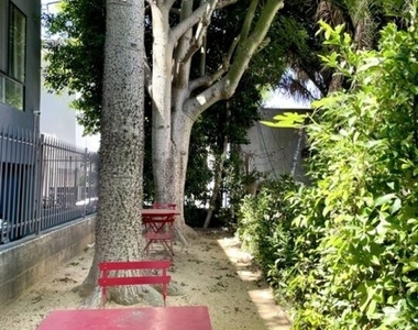 922 N Hudson Avenue - Photo Thumbnail 12