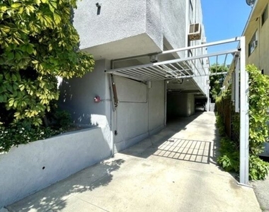 922 N Hudson Avenue - Photo Thumbnail 16