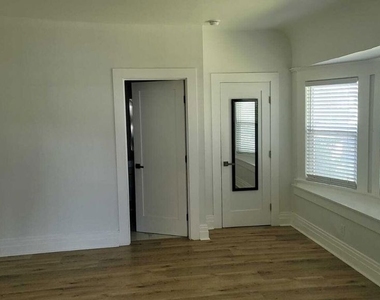 2926 Halldale Avenue - Photo Thumbnail 14