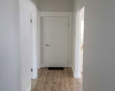 2926 Halldale Avenue - Photo Thumbnail 16