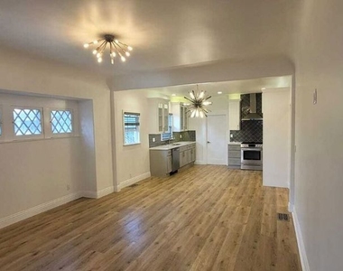 2926 Halldale Avenue - Photo Thumbnail 7