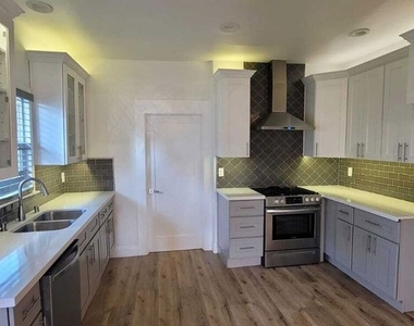 2926 Halldale Avenue - Photo Thumbnail 11