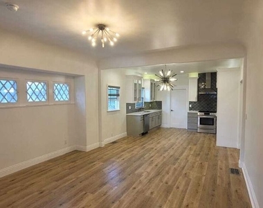 2926 Halldale Avenue - Photo Thumbnail 8