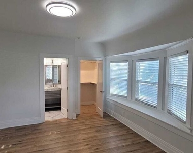 2926 Halldale Avenue - Photo Thumbnail 12