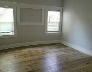 2926 Halldale Avenue - Photo Thumbnail 15