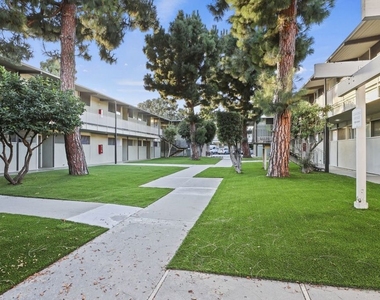 11131 Rose Avenue - Photo Thumbnail 15