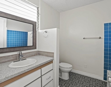 11131 Rose Avenue - Photo Thumbnail 5