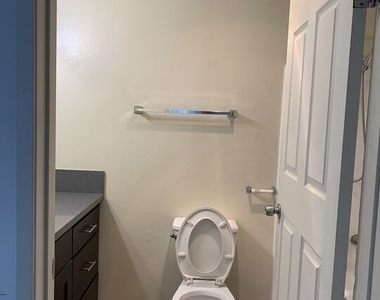 545 S Manhattan Place - Photo Thumbnail 14