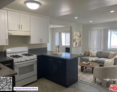 545 S Manhattan Place - Photo Thumbnail 2