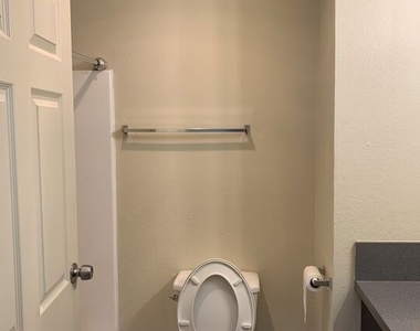 545 S Manhattan Place - Photo Thumbnail 9