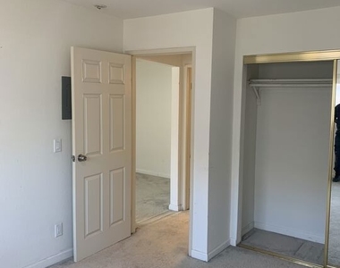 545 S Manhattan Place - Photo Thumbnail 7