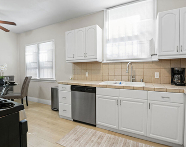 442 N Orange Grove Avenue - Photo Thumbnail 14