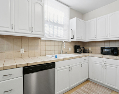 442 N Orange Grove Avenue - Photo Thumbnail 10