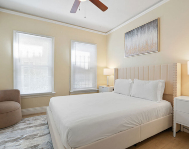 442 N Orange Grove Avenue - Photo Thumbnail 4