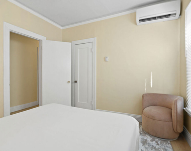 442 N Orange Grove Avenue - Photo Thumbnail 6