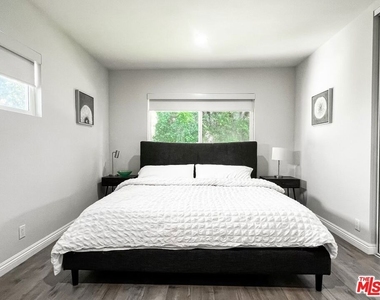 5740 Vantage Avenue - Photo Thumbnail 12