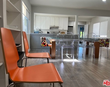 5740 Vantage Avenue - Photo Thumbnail 6