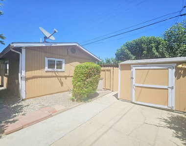 6946 1/2 Jellico Avenue - Photo Thumbnail 22