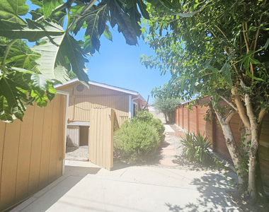 6946 1/2 Jellico Avenue - Photo Thumbnail 21