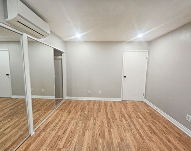 6946 1/2 Jellico Avenue - Photo Thumbnail 12
